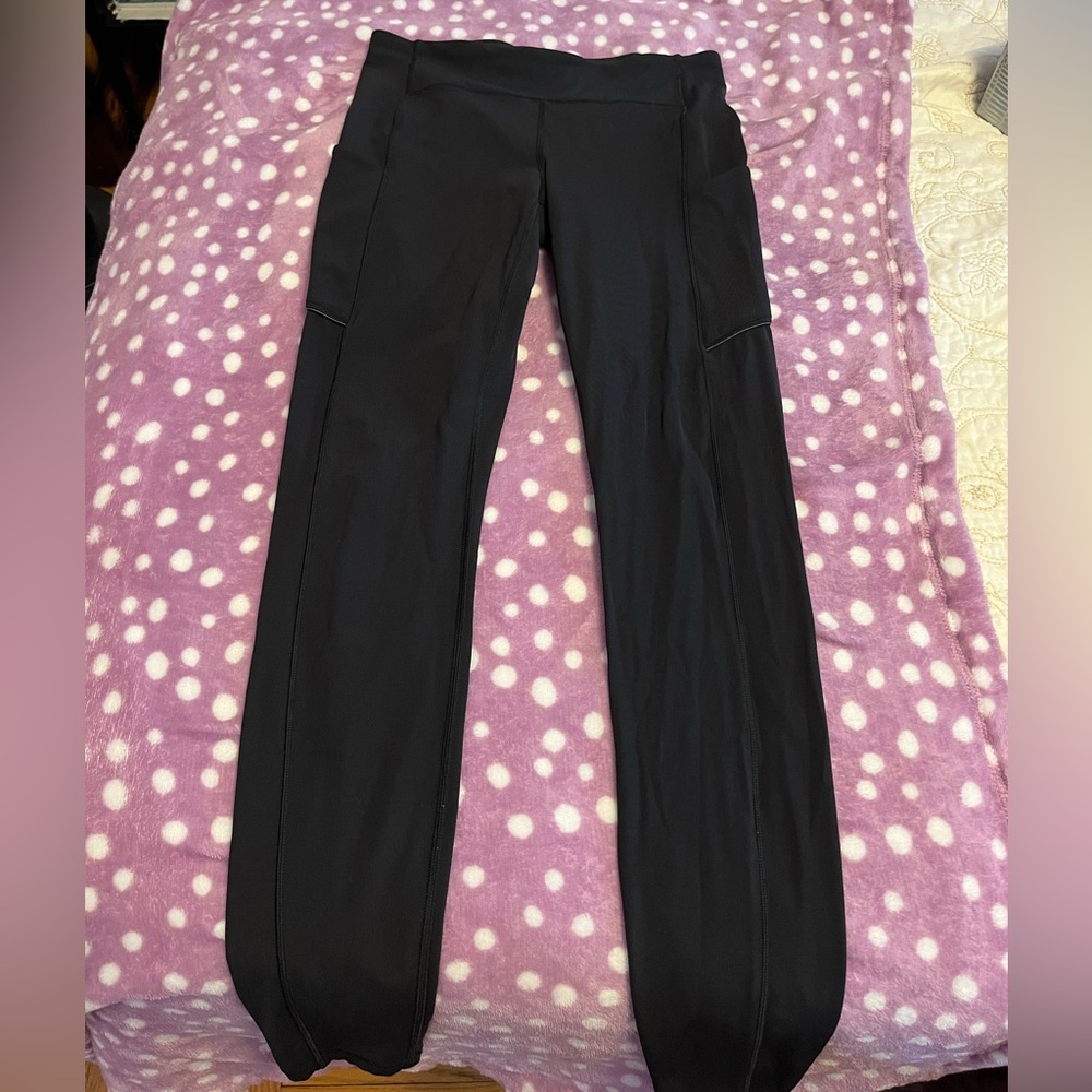 Lululemon black leggings size 6 pockets